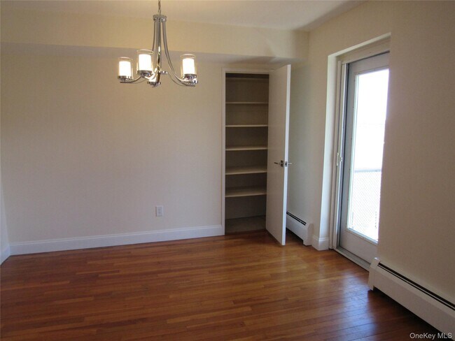 Building Photo - 103 Gedney St