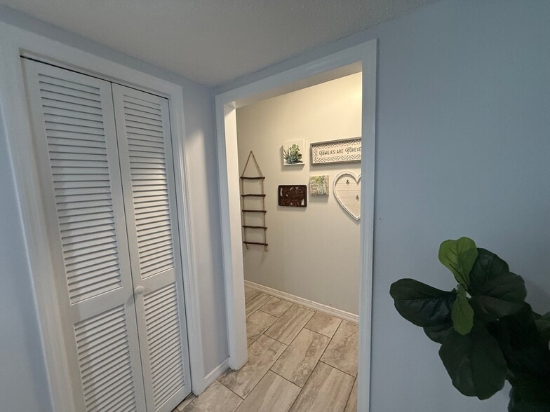 Building Photo - 914 W Cimmeron Dr