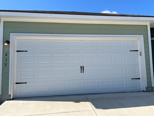 Building Photo - Luxury 3/2 Duplex in Seguin, Texas