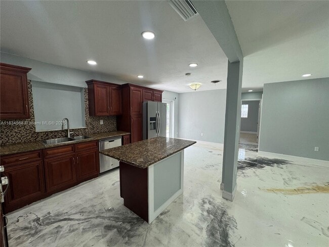 Building Photo - 115 Sierra Dr