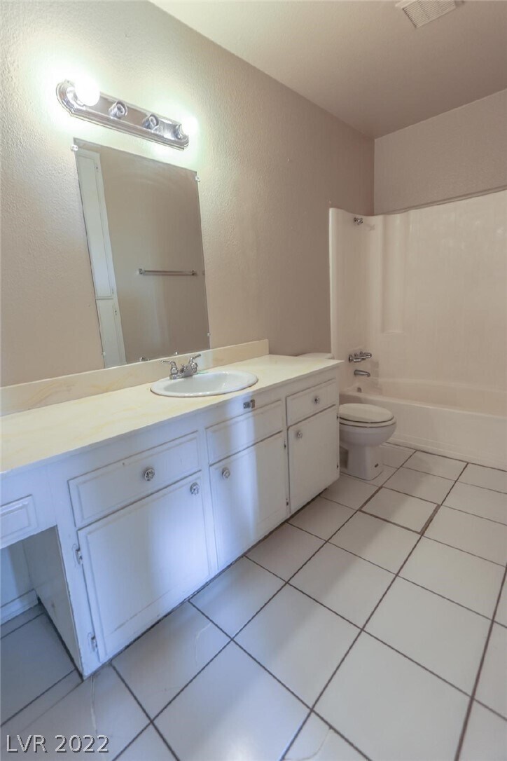 Building Photo - 1405 Vegas Valley Dr