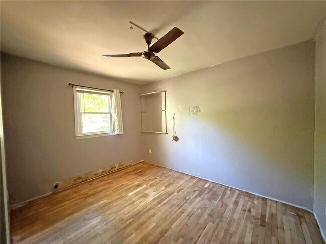 Building Photo - 25 Brookhaven Ave