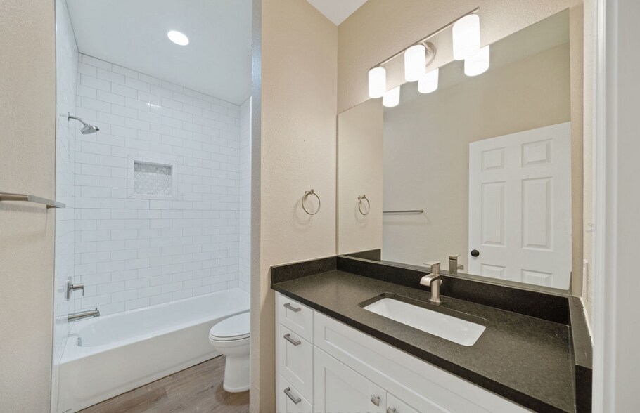 Building Photo - 521 Clearfield Dr