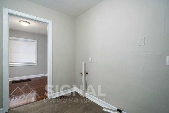 Building Photo - 1636 31st St SW