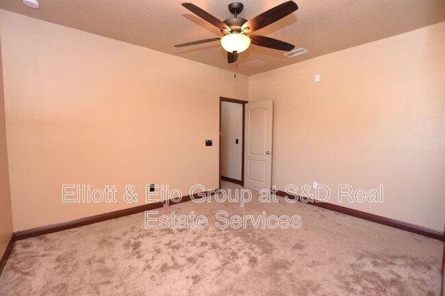 Building Photo - 2625 Red Fern Dr