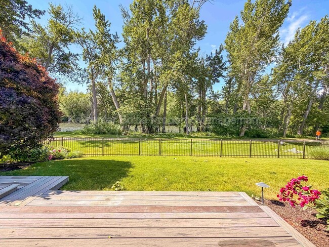 Building Photo - 4780 N Riverfront Dr