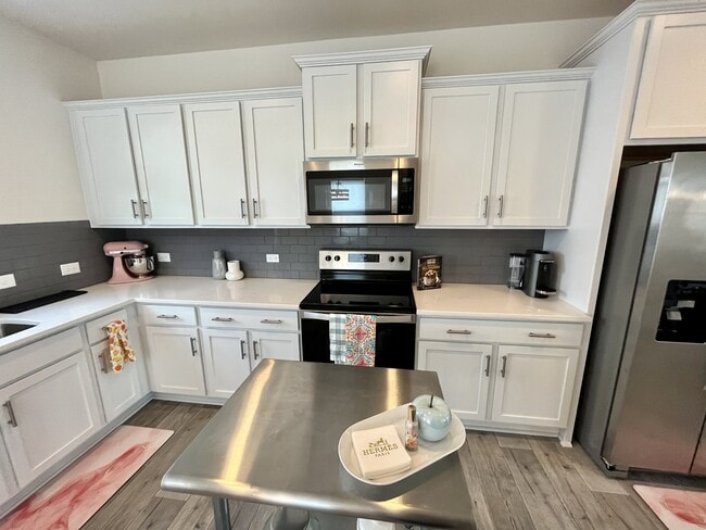 Building Photo - 11005 Woodland Crk Wy