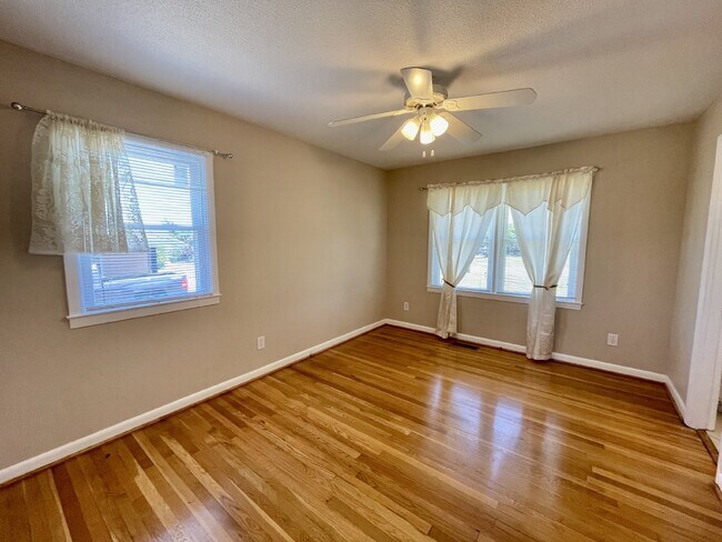 Building Photo - 4 Bed, 2 Bath Nest In Cottonade Close To Base