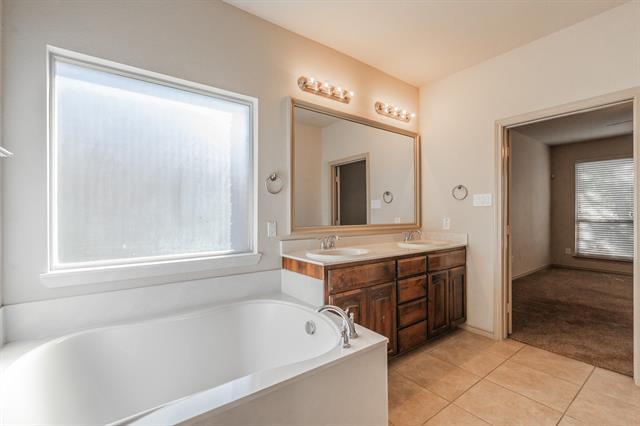 Building Photo - 10844 Irish Glen Trail