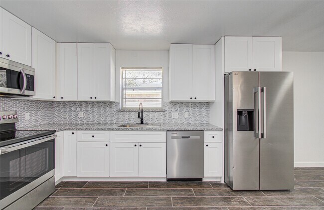 Building Photo - 2540 River Ridge