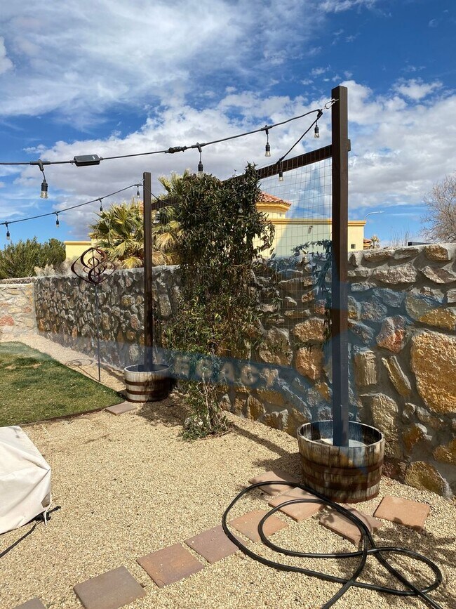 Building Photo - Beautiful 4 bed, 2 bath house move in ready! *military discount offered!