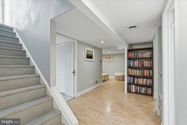 Building Photo - 7203 Arthur Dr