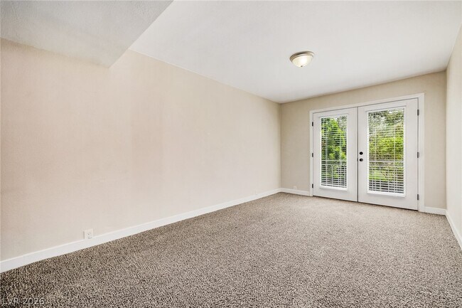 Building Photo - 850 Tam O Shanter
