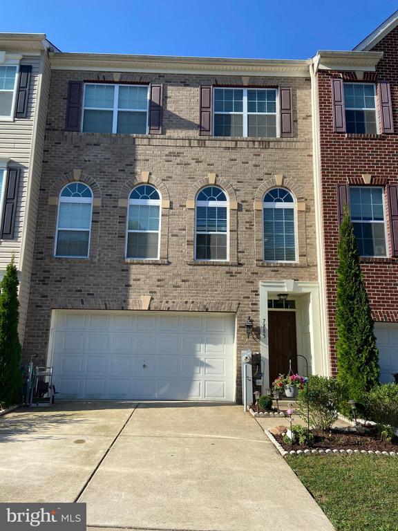 Building Photo - 7885 River Rock Way