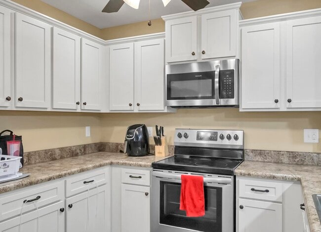 Building Photo - 220 Wainwright Dr