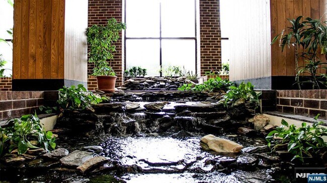 Building Photo - 770 Anderson Ave