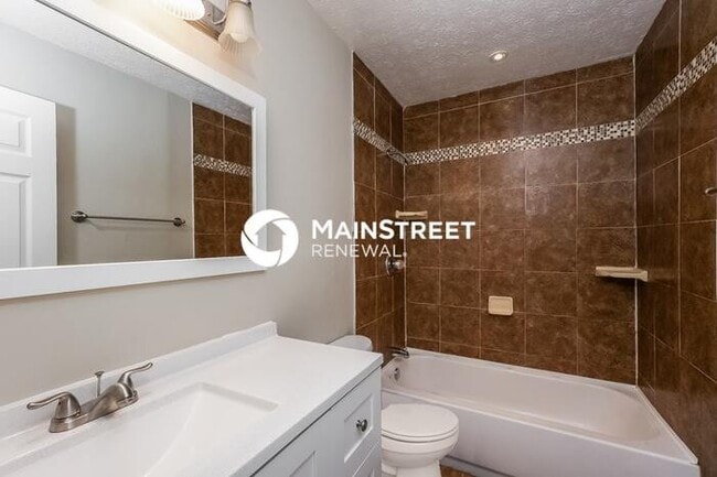 Building Photo - 4 Bedroom Pet-Friendly Home in Louisville,...