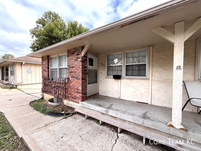 Building Photo - 4723 Mercier St