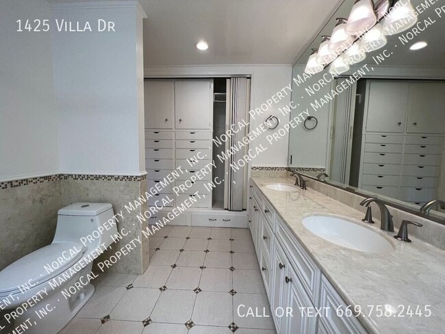 Building Photo - 1425 Villa Dr