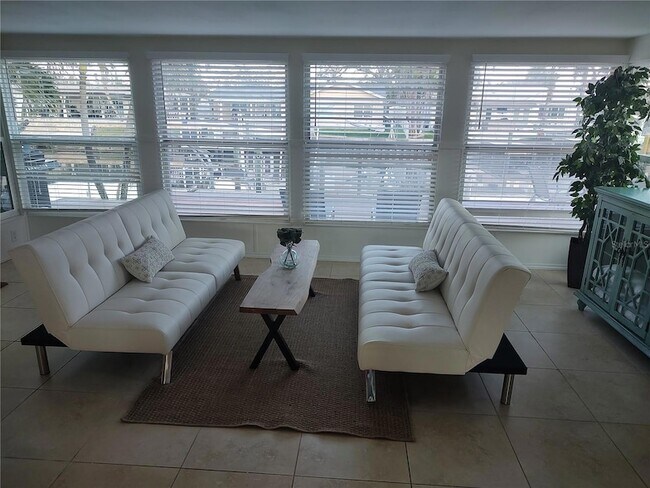 Building Photo - 4165 13th Ln NE