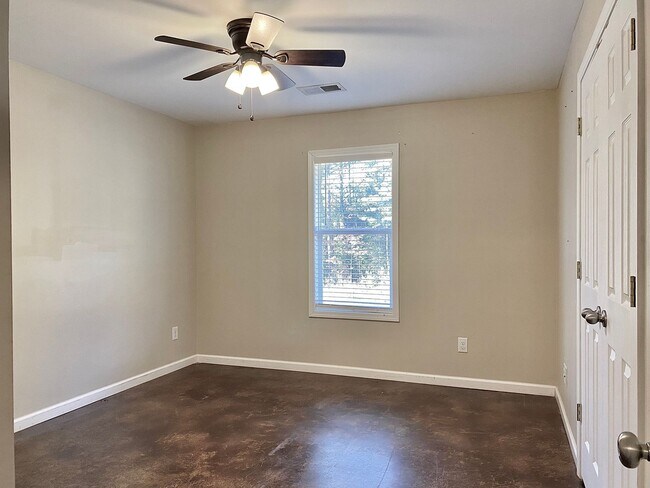 Building Photo - 1140 CR 194