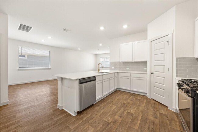 Building Photo - 115 Big Cypress Byu Rd