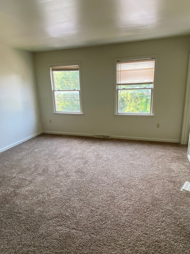 Building Photo - 607 Emerald Dr