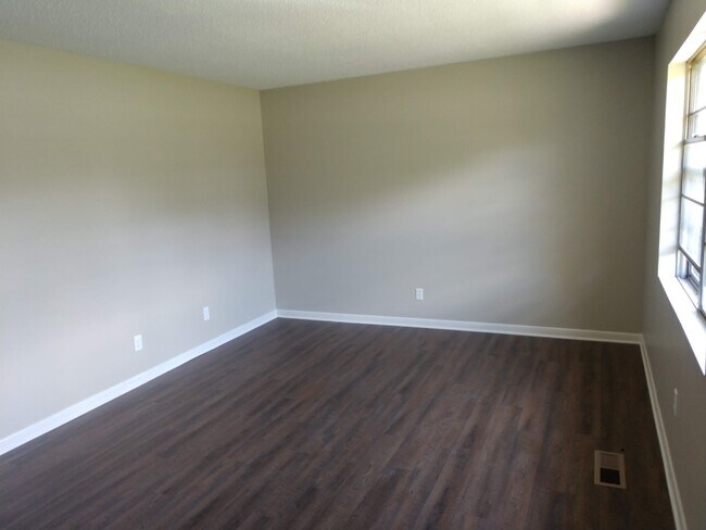 Living room - 486 Saddle Club Rd