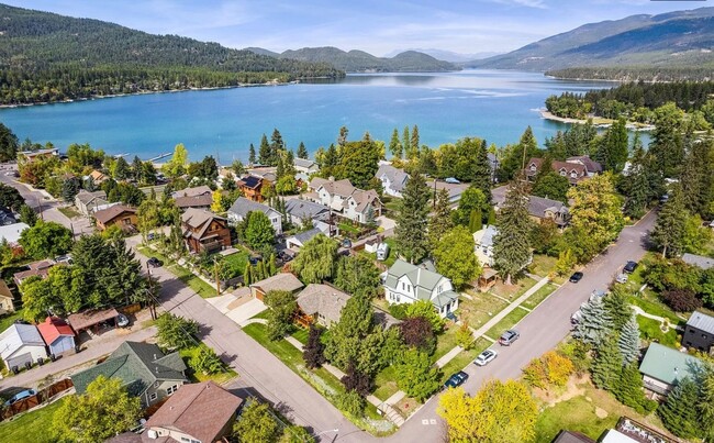Building Photo - Charming 2BR House in Whitefish
