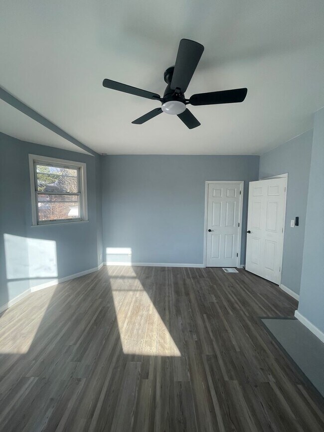 Building Photo - Beautiful 3 bed in Sheraden, move in ready!