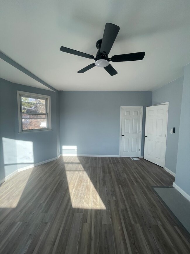 Building Photo - Renovated 3 bedroom in Sheraden - Move-in ...