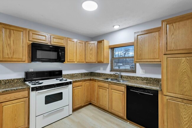 Building Photo - 1634 S James Rd