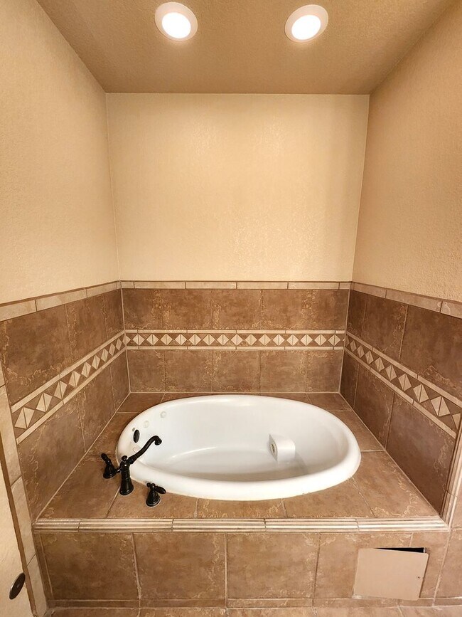 Building Photo - 1293 Mission Nuevo Dr