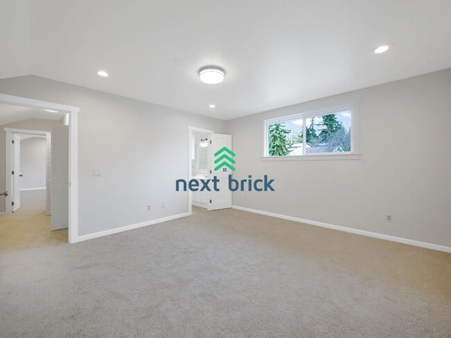 Building Photo - Beautiful 5-Bed Single-Family Home in Prime Kirkland Location!