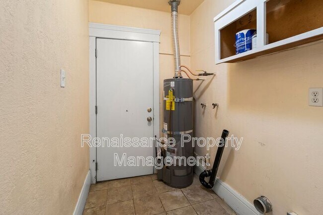 Building Photo - 1026 Windeler Ave