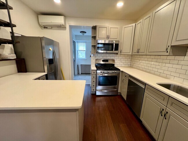 Building Photo - Stunning 4-Bedroom Townhome in the Heart of Fishtown! Available NOW!