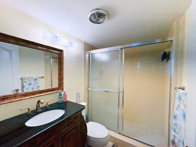 Building Photo - Calling All Snowbirds! 2-Bed, 2-Bath Condo...