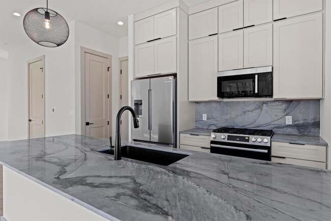 Building Photo - 1736 Bunche Rd