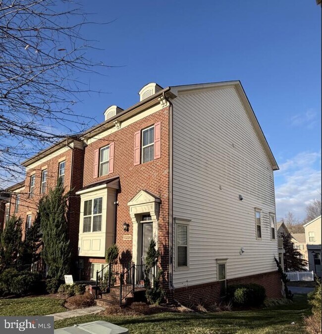 Building Photo - 13220 Tivoli Lake Blvd