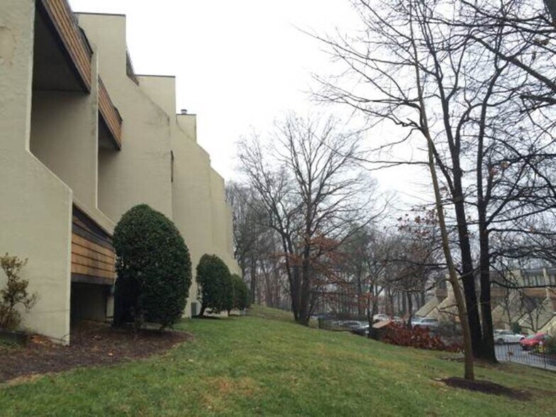 Building Photo - 2226 S Quincy St