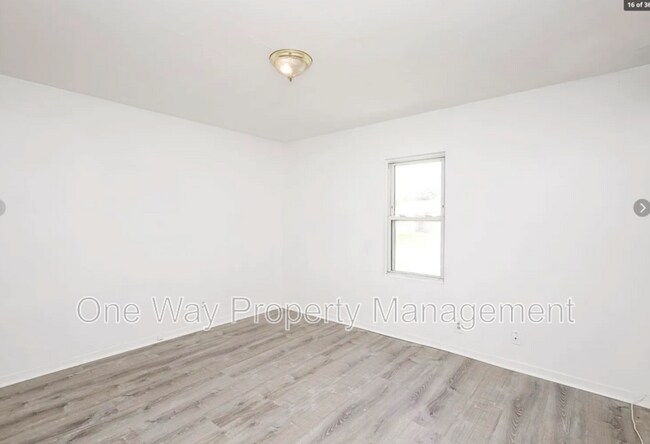 Building Photo - 1738 N Poplar Ave