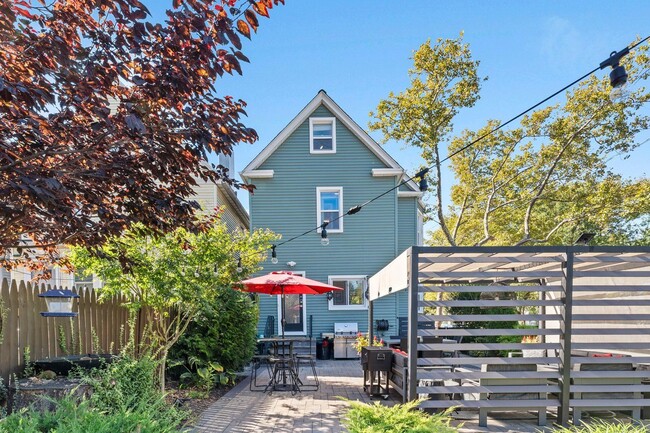 Building Photo - 76 Condict St