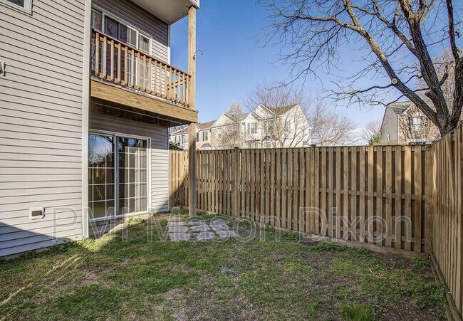 Building Photo - 2301 Montauk Dr