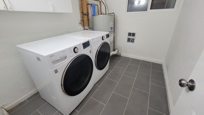 Building Photo - Move-In Ready 3-Bedroom, 2-Bath Home with Garage & Outdoor Charm