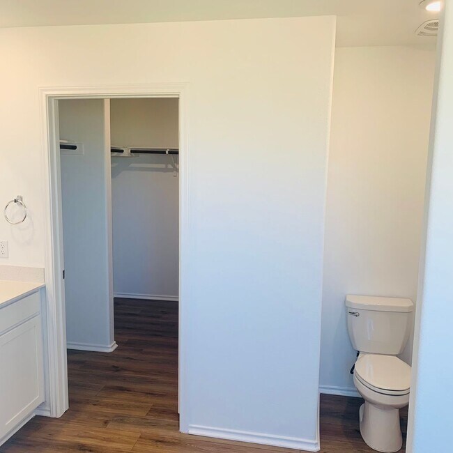 Building Photo - 4 Bed 2 Bath in Jarrell, TX