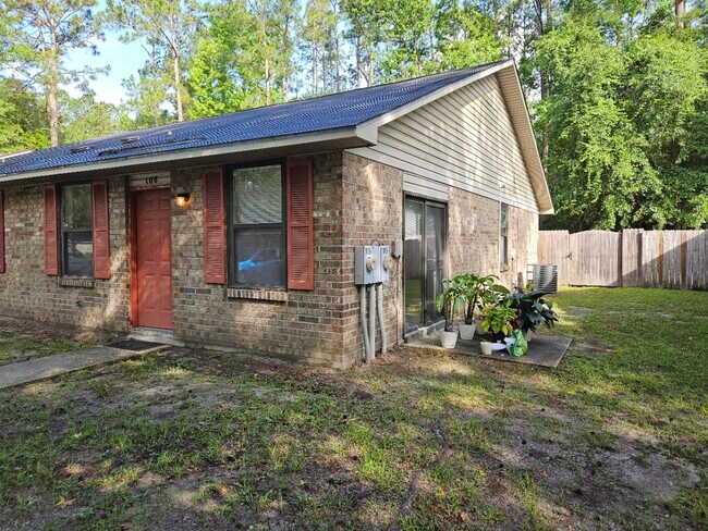 Building Photo - 108 E Lakemont Dr