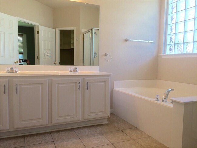 Building Photo - 15409 Fisher Island Dr