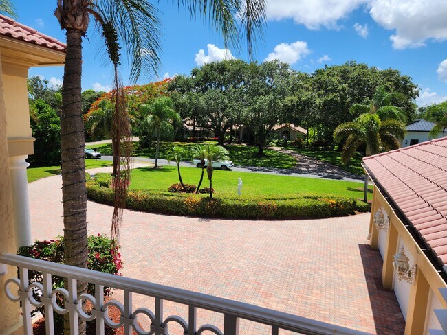 Building Photo - 17885 Fieldbrook Cir E