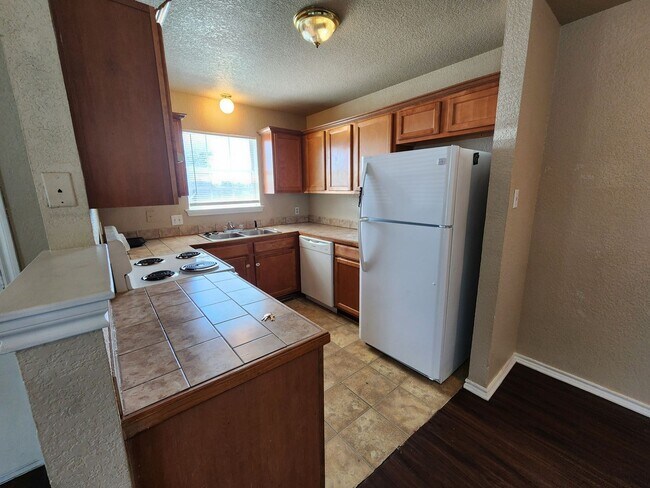 Building Photo - Roomy 3 Bedroom Duplex In South Fort Worth