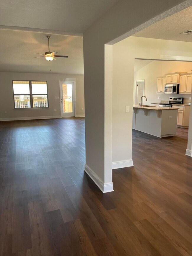 Building Photo - Newest/Largest home on the market in Crest...